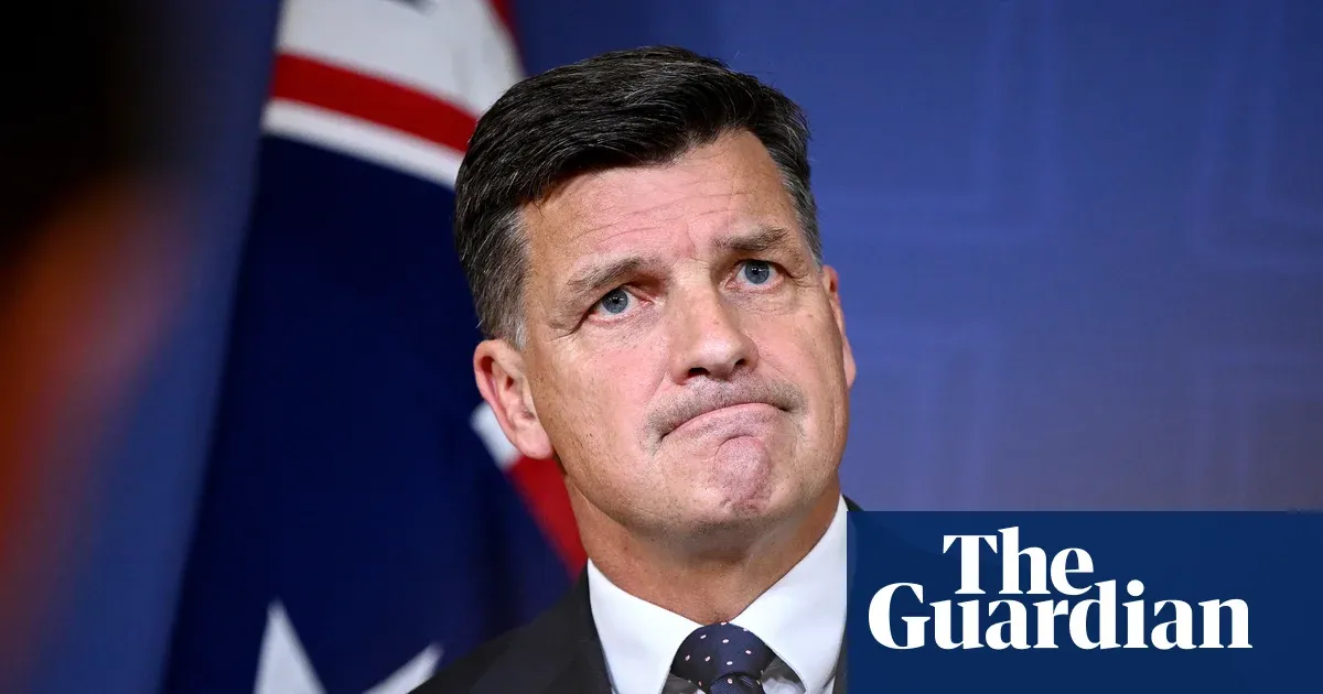 Coalition vows Australia's biggest migration cut, slashing 650,000 temporary visas