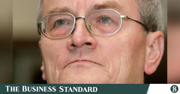 Former German spy chief Hanning detained over 2,000 secret documents