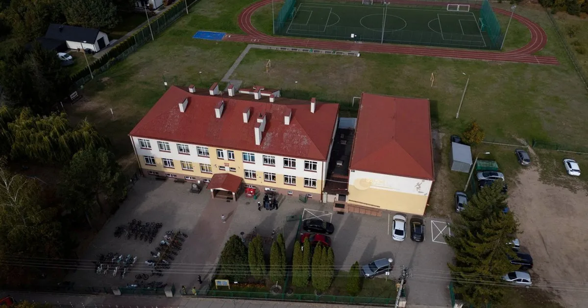Polish police arrest 10 teens over school attack threats