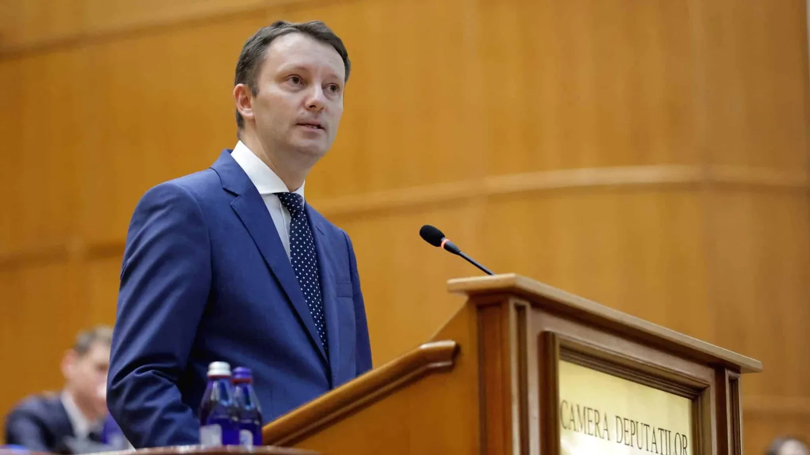 Romania's parliament rejects Muresan with 182 of 233 votes