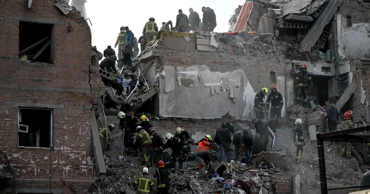 Russian strike kills 33 on two buses in Kramatorsk
