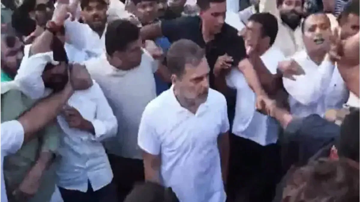 Opposition bloc marches to Supreme Court demanding Gyanesh Kumar resign